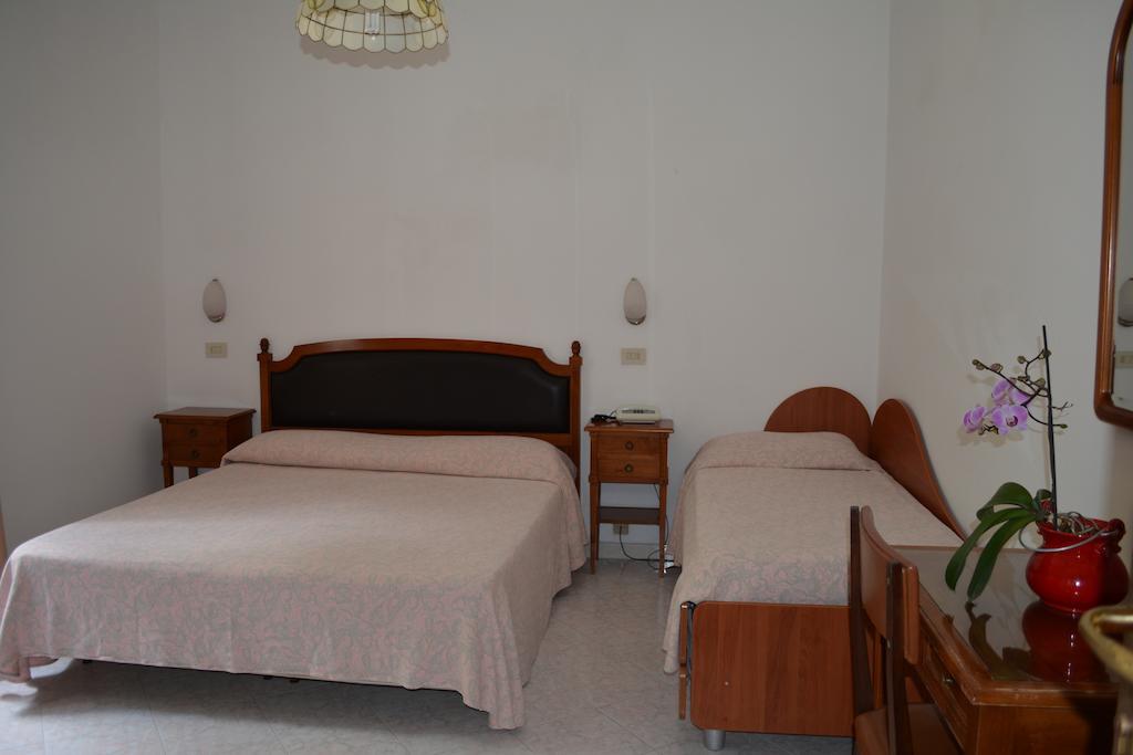 Hotel Maronti Barano d'Ischia Phòng bức ảnh